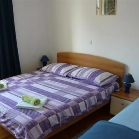 Jadro In Barbat Mit Grill Und Whirlpool By Interhome Lejlighed Rab Town