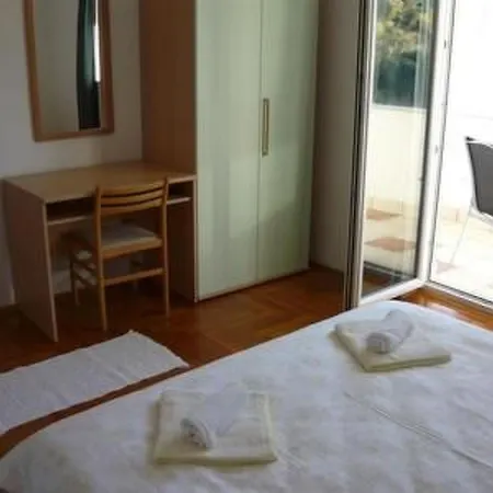 Lejlighed Jadro In Barbat Mit Grill Und Whirlpool By Interhome Rab Town