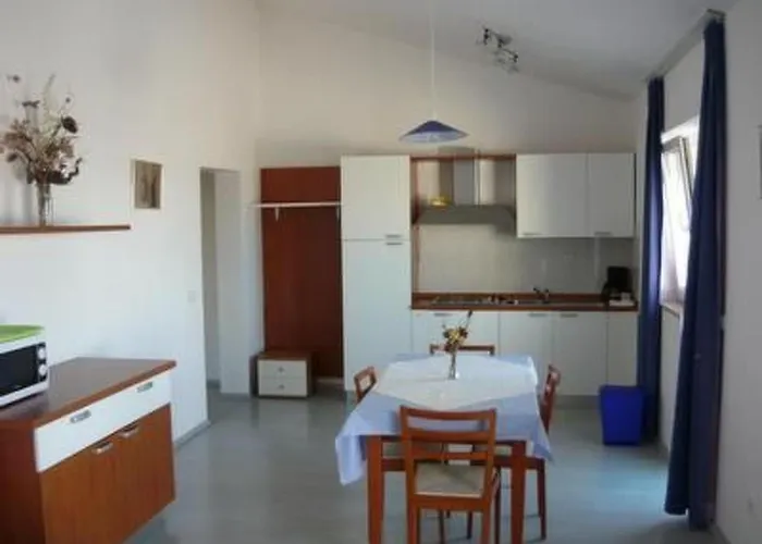 Lejlighed Jadro In Barbat Mit Grill Und Whirlpool By Interhome Rab Town