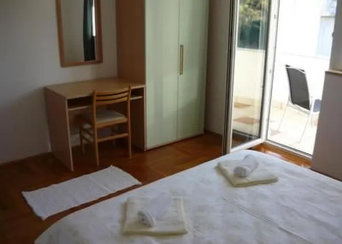 Lejlighed Jadro In Barbat Mit Grill Und Whirlpool By Interhome Rab Town